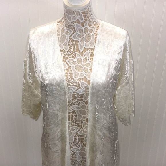 White Velvet Kimono - Picture 4 of 8